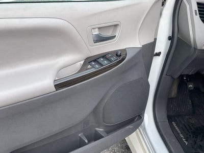 2018 Toyota Sienna XLE 8 Passenger