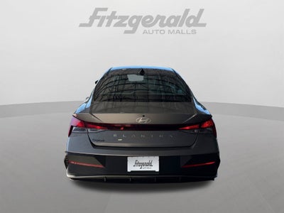 2025 Hyundai Elantra SE