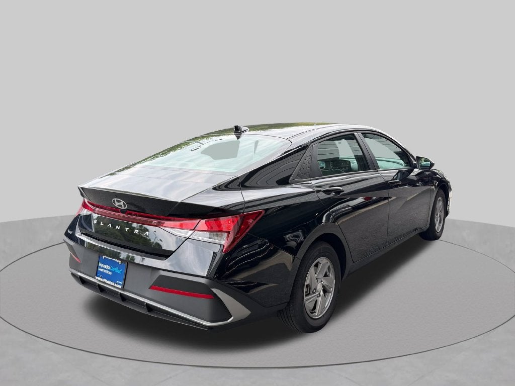 2025 Hyundai Elantra SE