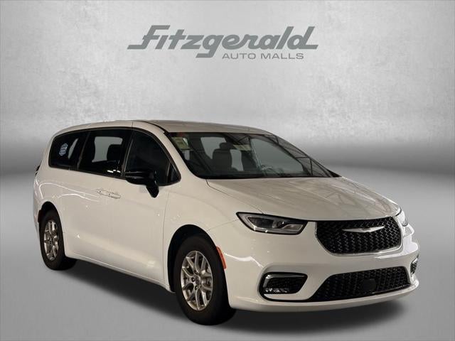 2024 Chrysler Pacifica Touring