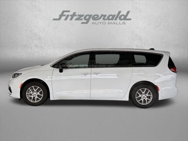 2024 Chrysler Pacifica Touring