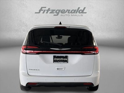 2024 Chrysler Pacifica Touring