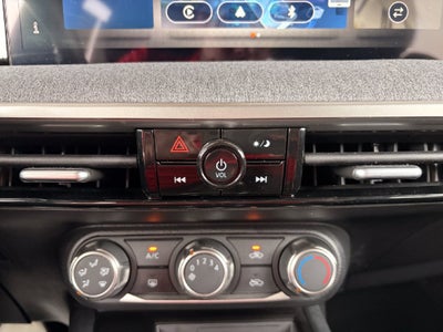 2025 Nissan Kicks MPV SV