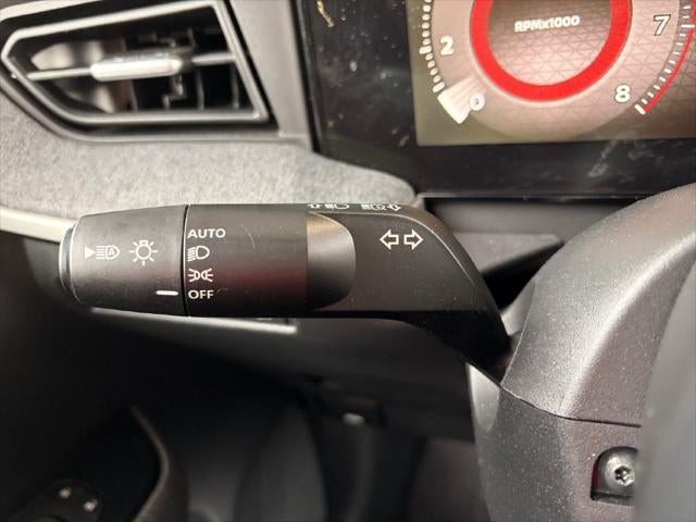 2025 Nissan Kicks MPV SV