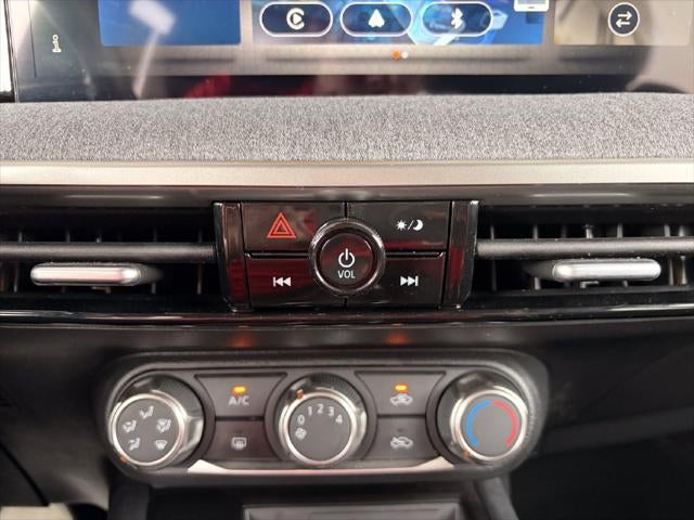 2025 Nissan Kicks MPV SV