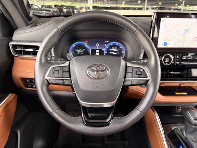 2025 Toyota Highlander Hybrid Platinum