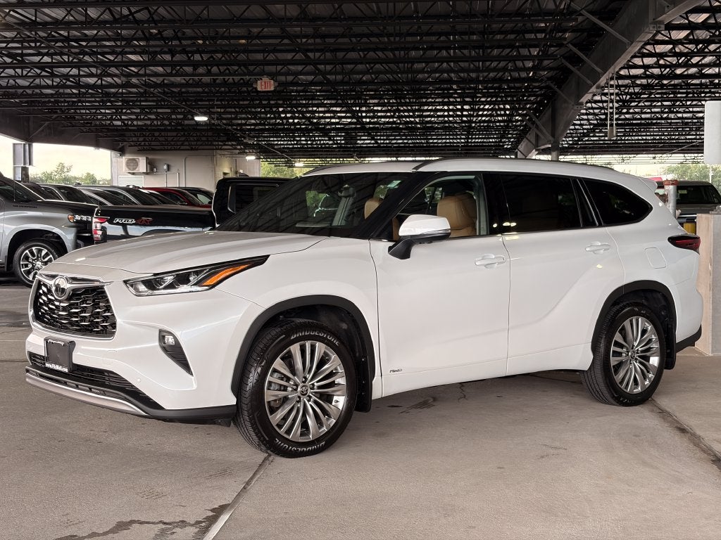 2025 Toyota Highlander Hybrid Platinum
