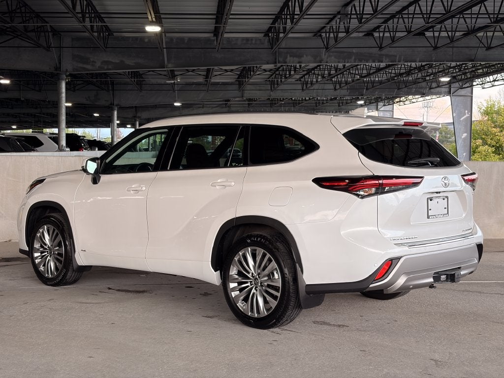 2025 Toyota Highlander Hybrid Platinum