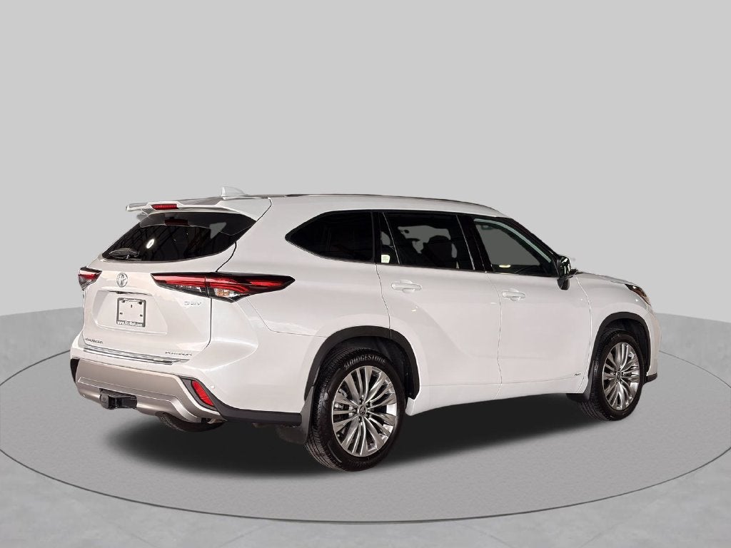 2025 Toyota Highlander Hybrid Platinum