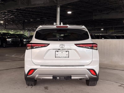 2025 Toyota Highlander Hybrid Platinum