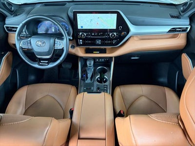 2025 Toyota Highlander Hybrid Platinum