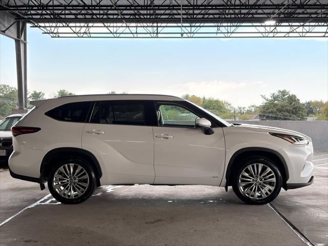 2025 Toyota Highlander Hybrid Platinum