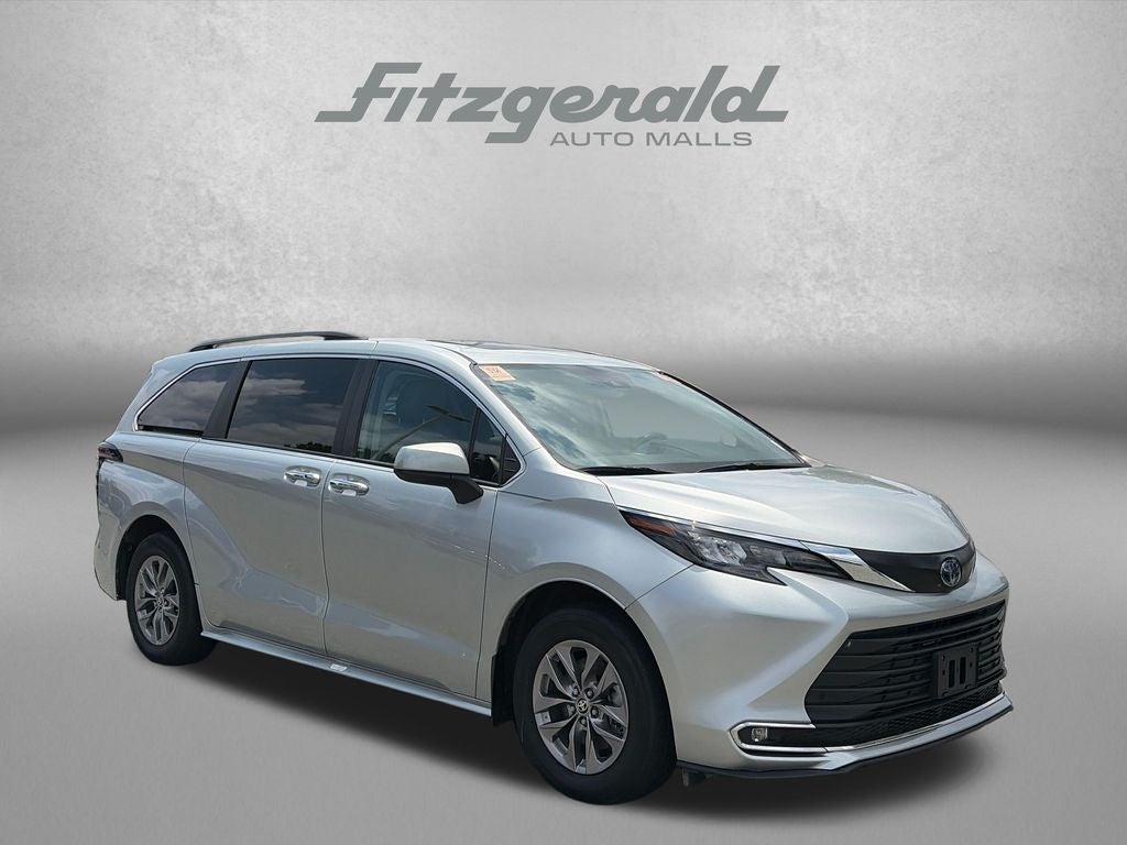 2024 Toyota Sienna XLE 8 Passenger