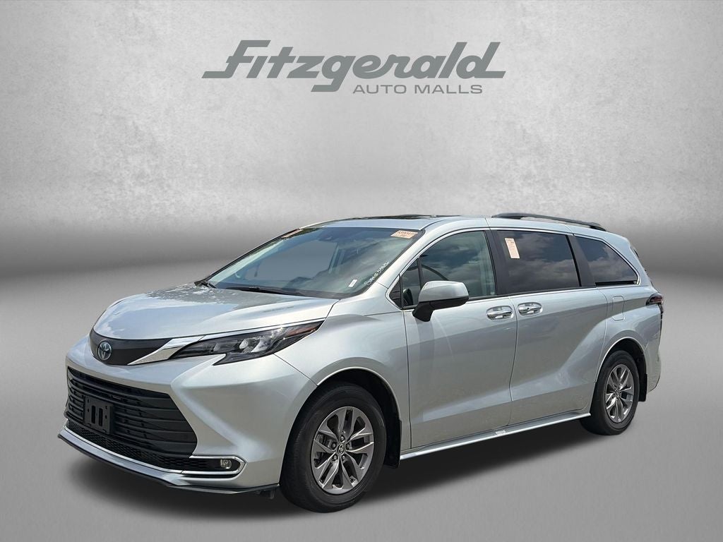 2024 Toyota Sienna XLE 8 Passenger
