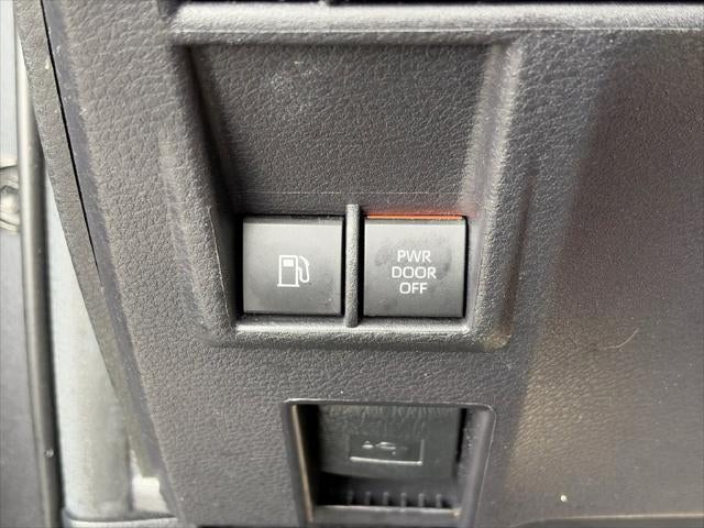 2025 Toyota Sienna LE 8 Passenger
