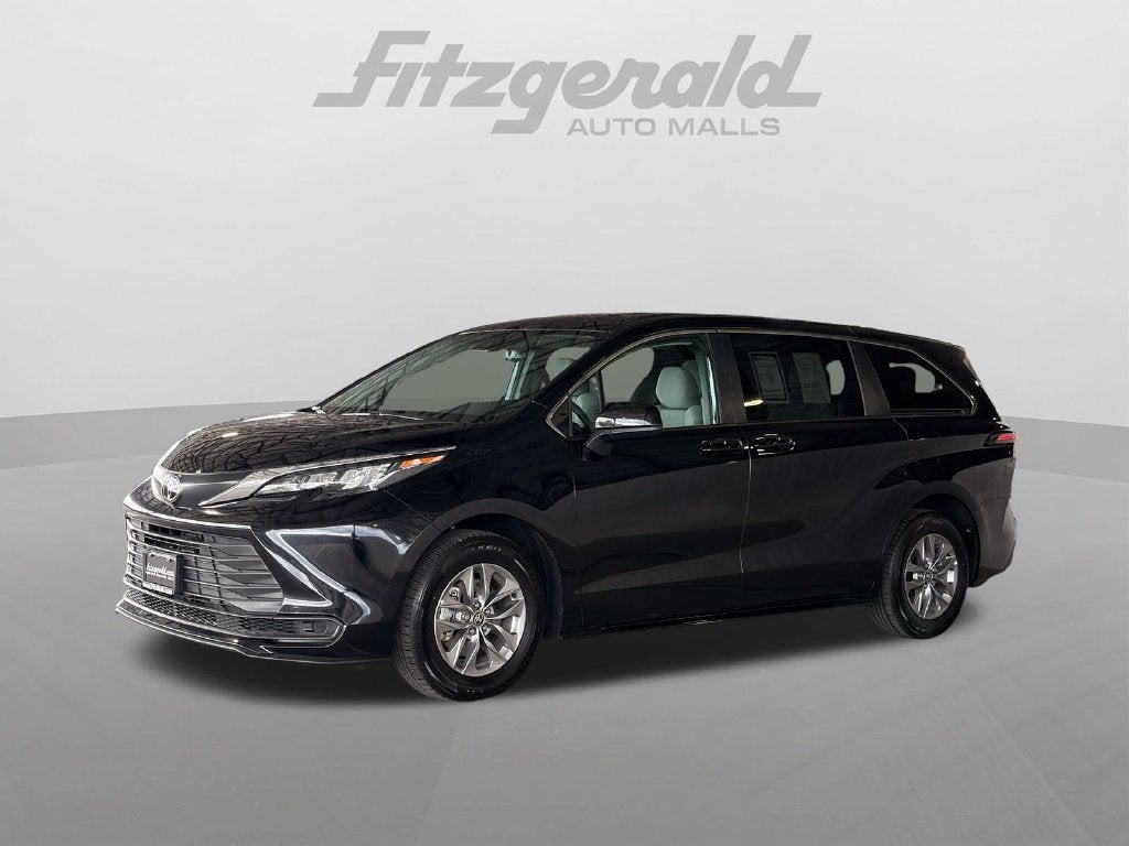 2026 Toyota Sienna LE 7 Passenger