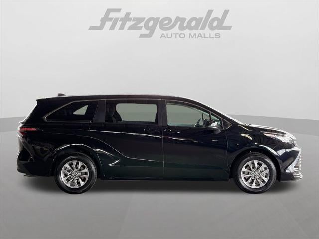 2026 Toyota Sienna LE 7 Passenger