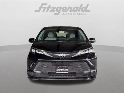 2026 Toyota Sienna LE 7 Passenger