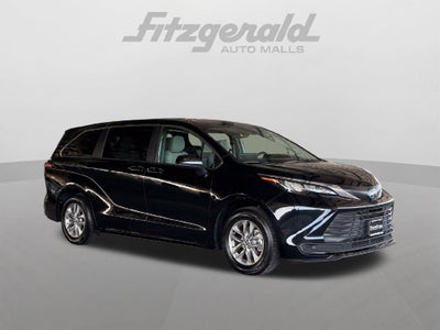 2025 Toyota Sienna LE 8 Passenger