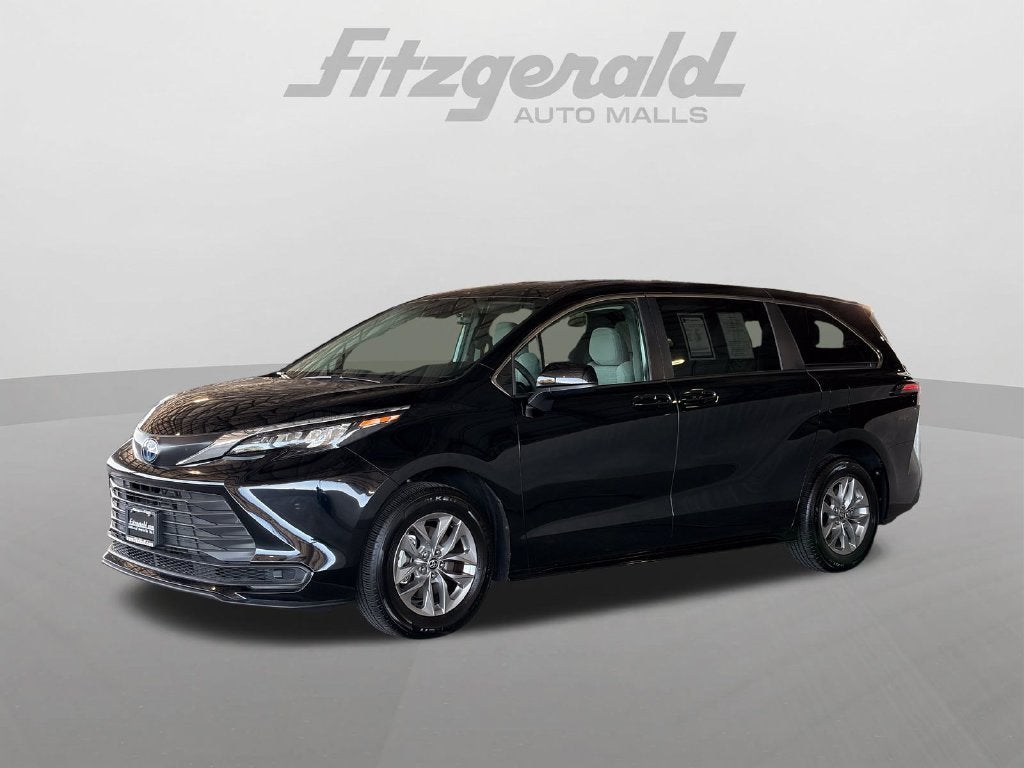 2025 Toyota Sienna LE 8 Passenger