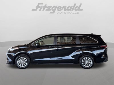 2025 Toyota Sienna LE 8 Passenger