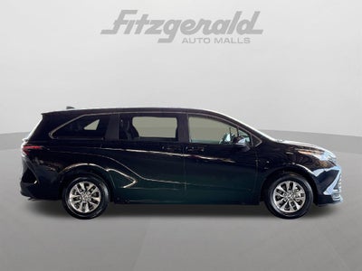 2025 Toyota Sienna LE 8 Passenger
