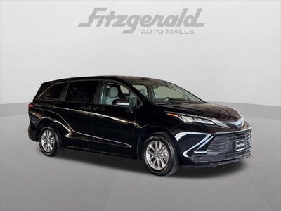 2025 Toyota Sienna LE 8 Passenger