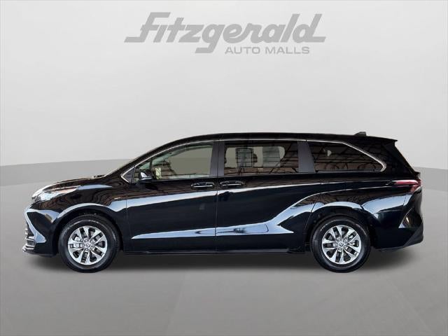 2025 Toyota Sienna LE 8 Passenger