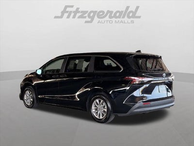 2025 Toyota Sienna LE 8 Passenger