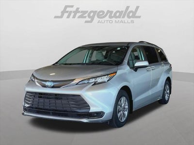 2022 Toyota Sienna LE 8 Passenger