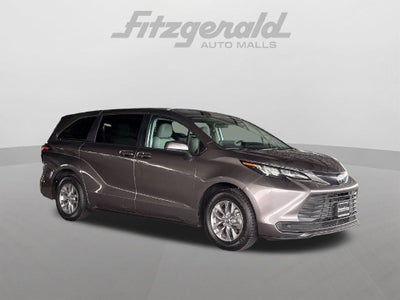 2024 Toyota Sienna LE 8 Passenger