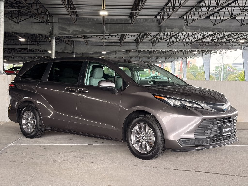 2024 Toyota Sienna LE 8 Passenger