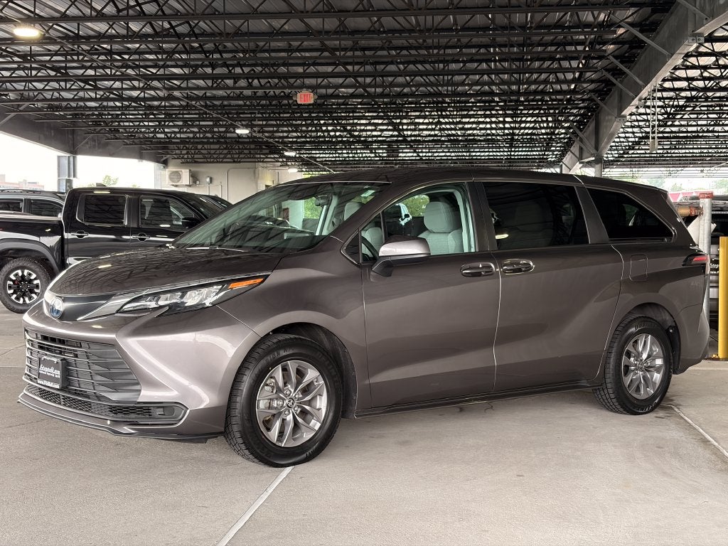 2024 Toyota Sienna LE 8 Passenger