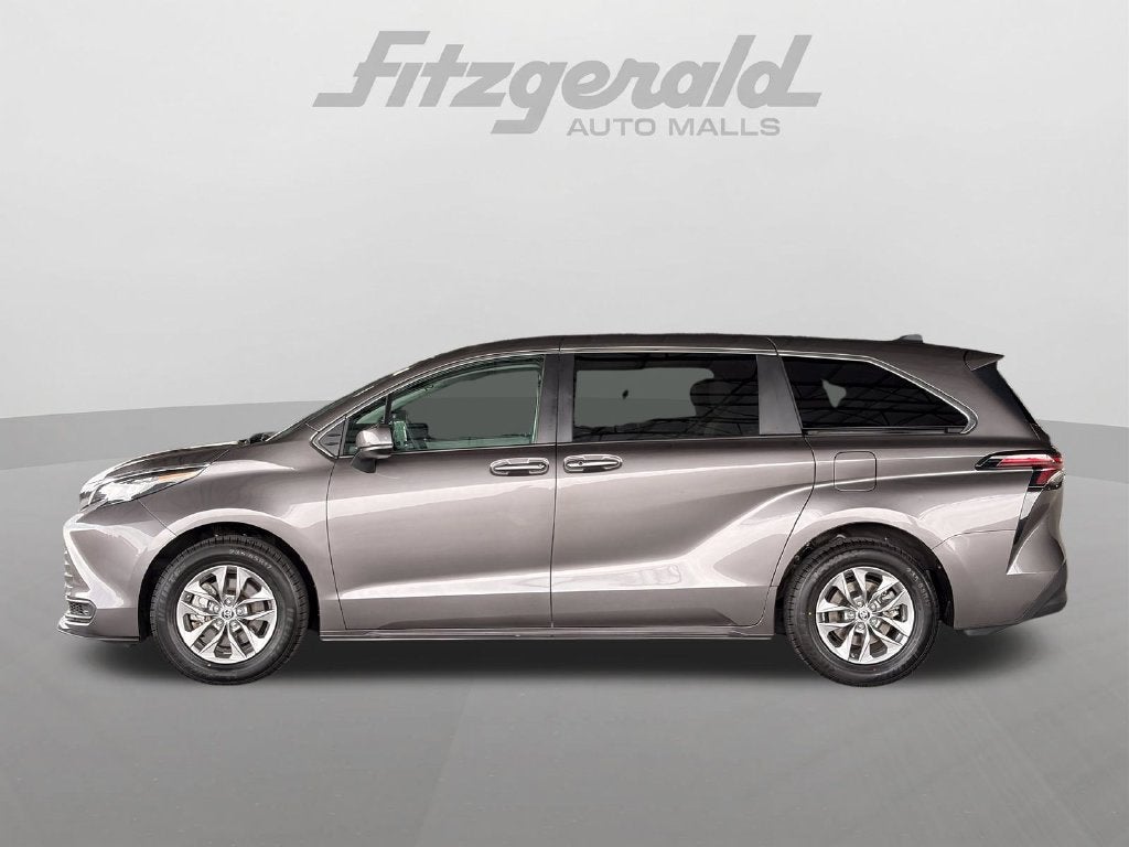 2024 Toyota Sienna LE 8 Passenger