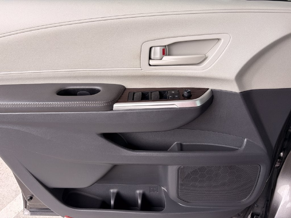 2024 Toyota Sienna LE 8 Passenger