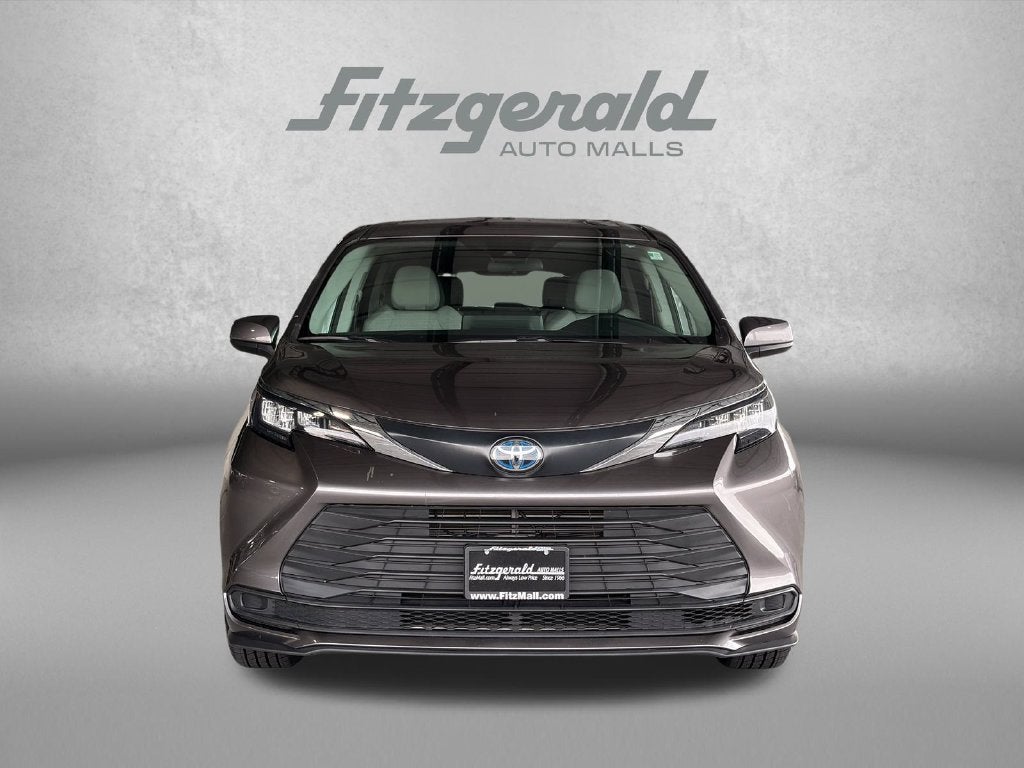 2024 Toyota Sienna LE 8 Passenger
