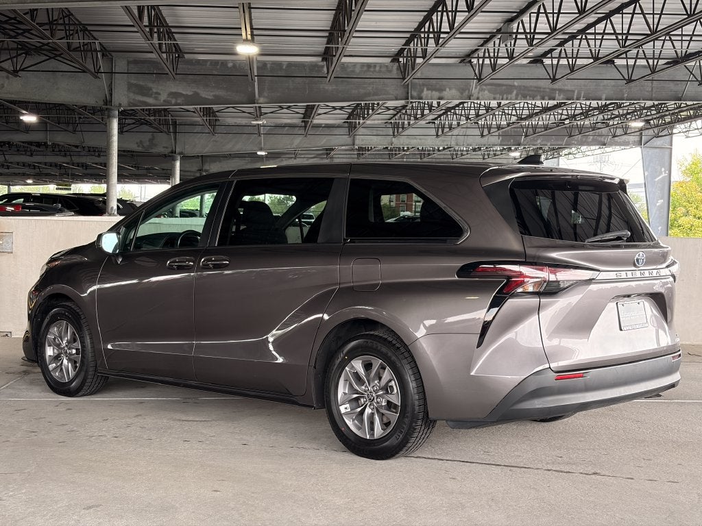 2024 Toyota Sienna LE 8 Passenger