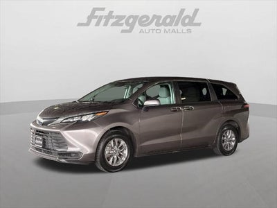 2024 Toyota Sienna LE 8 Passenger