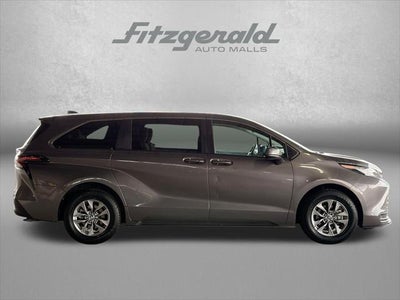 2024 Toyota Sienna LE 8 Passenger
