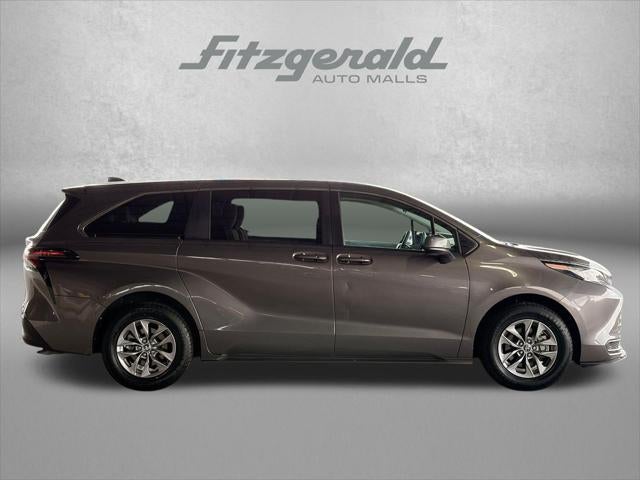 2024 Toyota Sienna LE 8 Passenger