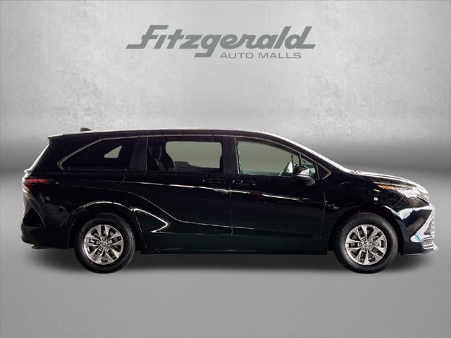 2026 Toyota Sienna LE 8 Passenger