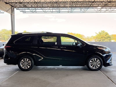2026 Toyota Sienna XLE 8 Passenger