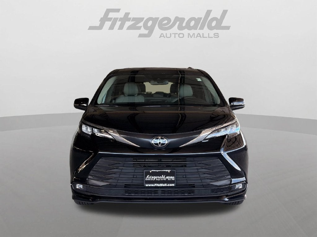 2026 Toyota Sienna XLE 8 Passenger