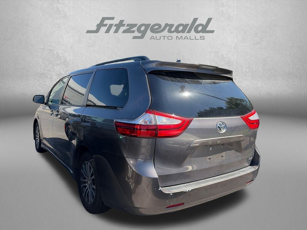 2019 Toyota SIENNA XLE 3.5L XLE 8 Passenger