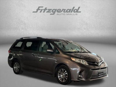 2019 Toyota SIENNA XLE 3.5L XLE 8 Passenger