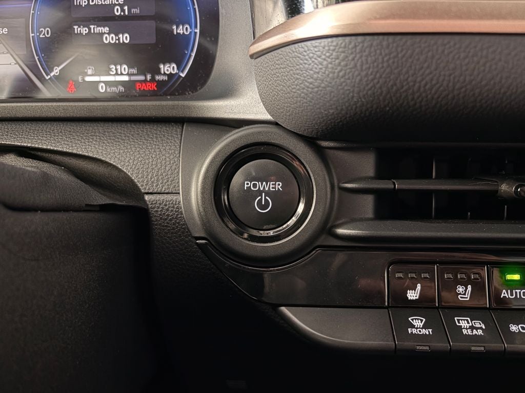 2025 Toyota CROWN XLE