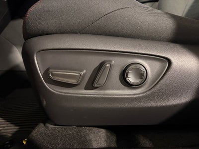 2025 Toyota RAV4 Plug-in Hybrid SE