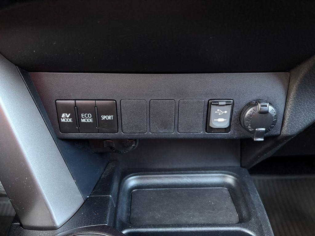 2017 Toyota RAV4 Hybrid XLE