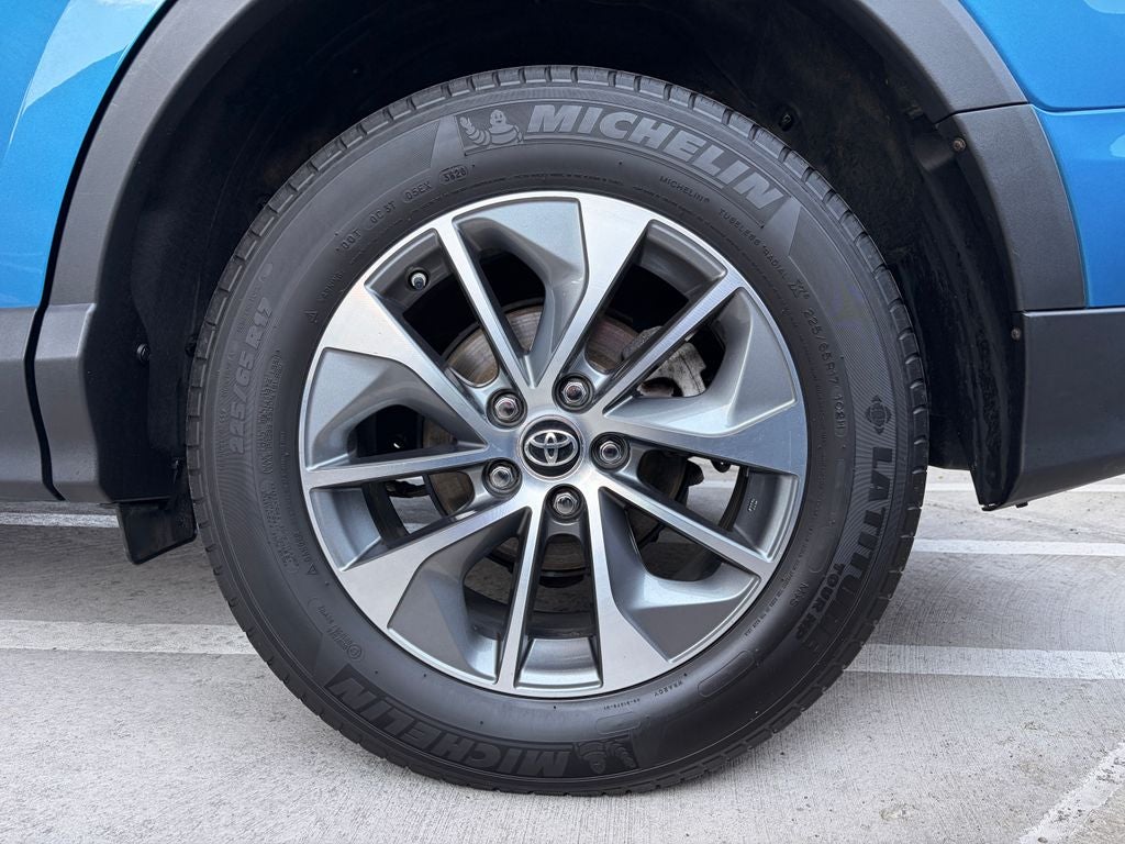 2017 Toyota RAV4 Hybrid XLE