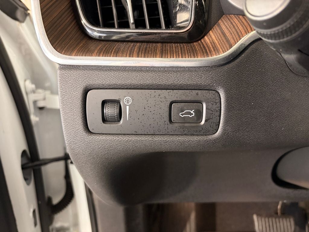 2021 Volvo XC60 T5 Momentum